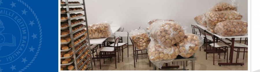 Gönüllü Öğretmen ve Öğrenciler, Depremzedeler İçin 24 Saat Ekmek Üretiyor