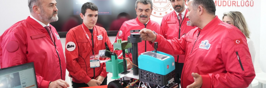 BAKAN TEKİN, KKTC'DE DÜZENLENEN TEKNOFEST'TE ÖĞRENCİLERLE BİR ARAYA GELDİ