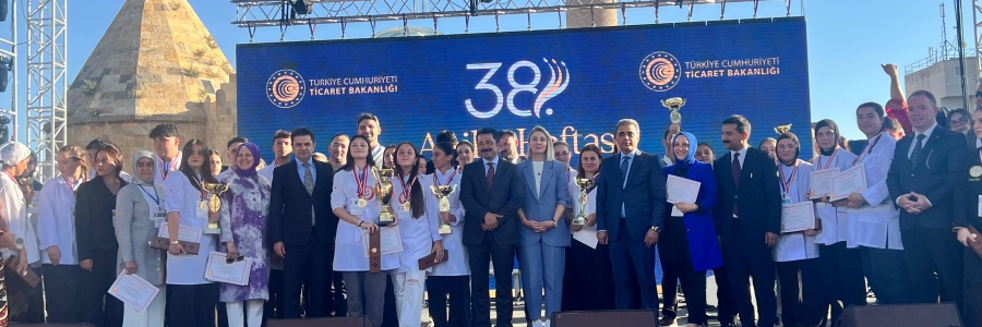 AHİLİK HAFTASI KAPSAMINDA KIRŞEHİR YÖRESEL LEZZETLER ŞENLİĞİ LİSELER ARASI YEMEK YARIŞMASI DÜZENLENDİ